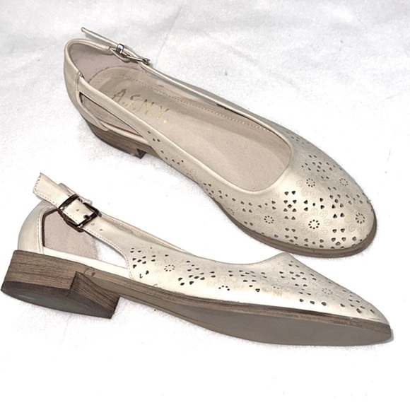 Andrew Stevens Collection Lerane Cream Beige Flat Shoes Sz 8 - Picture 1 of 8